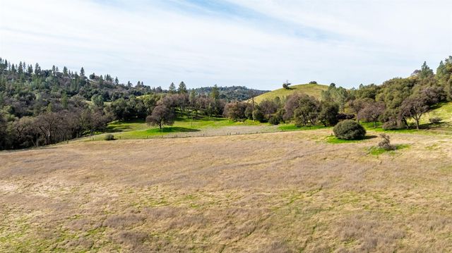 7449 Esmeralda Rd, San Andreas, CA 95249