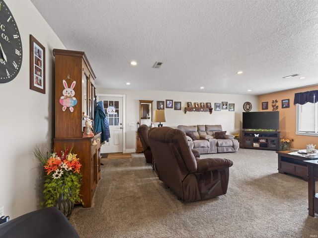 3679 S Hoosier Hwy Crossing, Bluffton, IN 46714