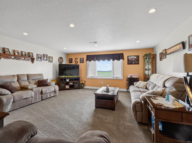 3679 S Hoosier Hwy Crossing, Bluffton, IN 46714
