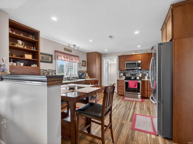 3679 S Hoosier Hwy Crossing, Bluffton, IN 46714
