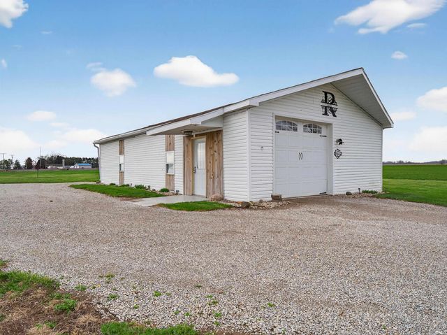 3679 S Hoosier Hwy Crossing, Bluffton, IN 46714