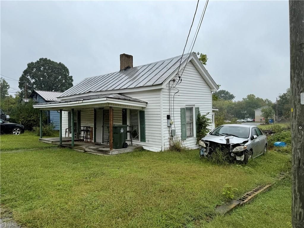 129 Jewel Street, Thomasville, NC 27360