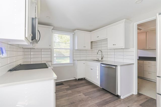 2423 Woodmont Drive, South Bend, IN 46614