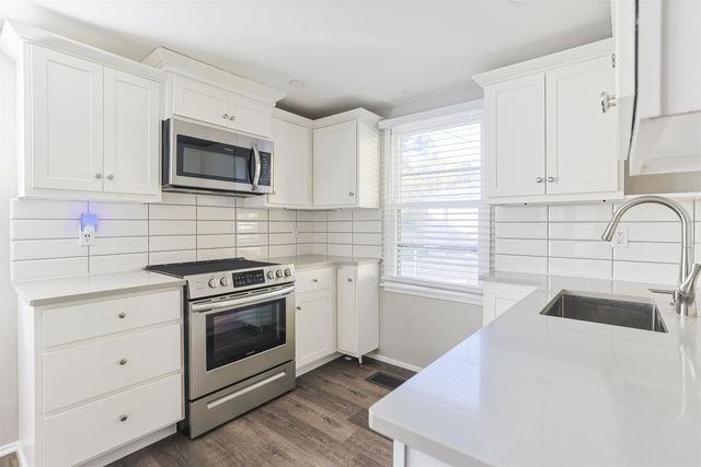 2423 Woodmont Drive, South Bend, IN 46614