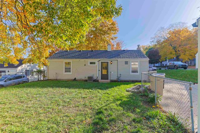 2423 Woodmont Drive, South Bend, IN 46614