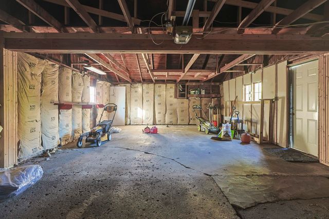 2423 Woodmont Drive, South Bend, IN 46614