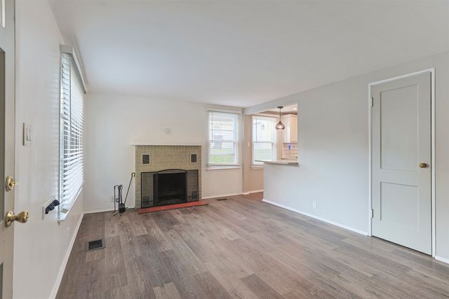 2423 Woodmont Drive, South Bend, IN 46614