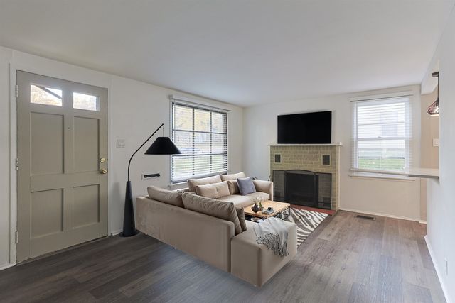 2423 Woodmont Drive, South Bend, IN 46614