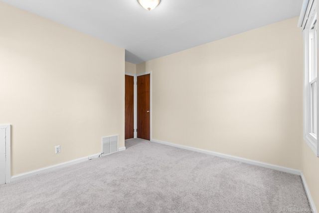 20626 Ridgemont Road, Harper Woods, MI 48225