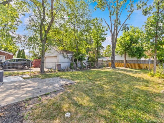 20626 Ridgemont Road, Harper Woods, MI 48225