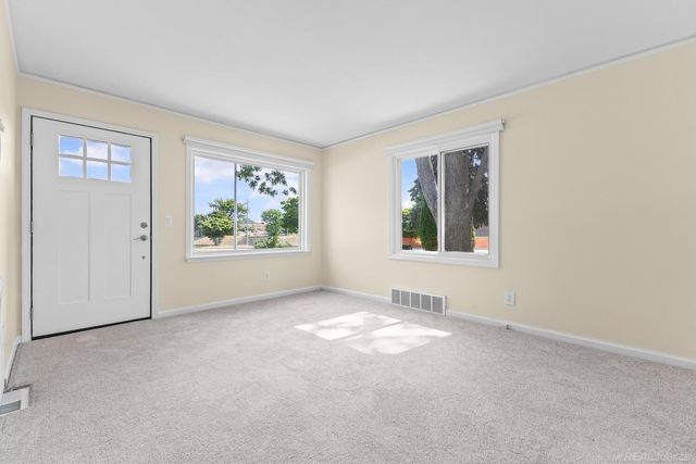 20626 Ridgemont Road, Harper Woods, MI 48225