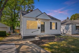 20626 Ridgemont Road, Harper Woods, MI 48225