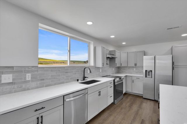 12109 S Stangland Rd, Medical Lake, WA 99022