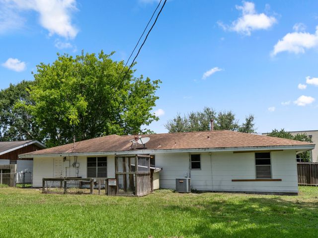 3204 3rd Street, Bay City, TX 77414