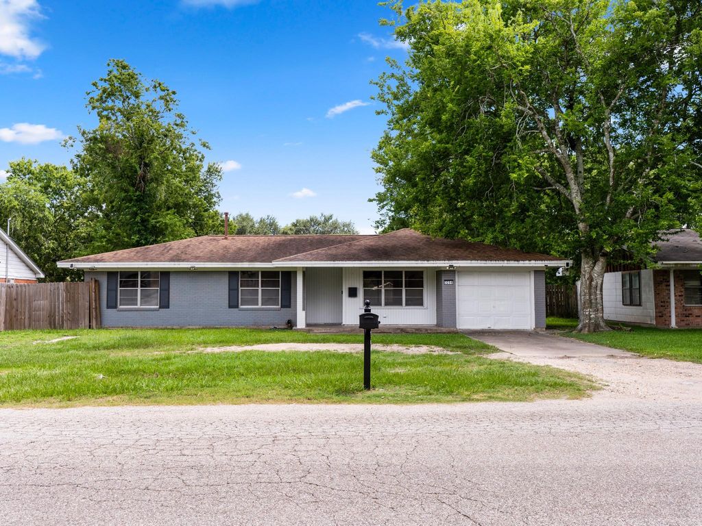 3204 3rd Street, Bay City, TX 77414