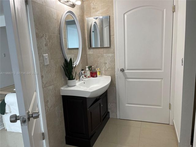 6820 Indian Creek Dr 3B, Miami Beach, FL 33141