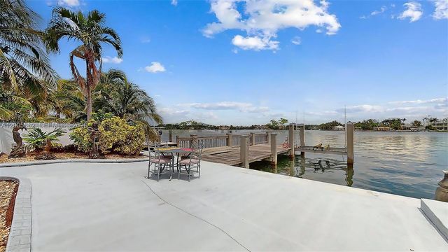1131 Stillwater Dr, Miami Beach, FL 33141