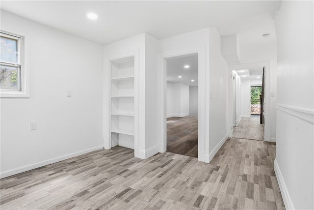2520 Hallett St, E Pittsburgh, PA 15219