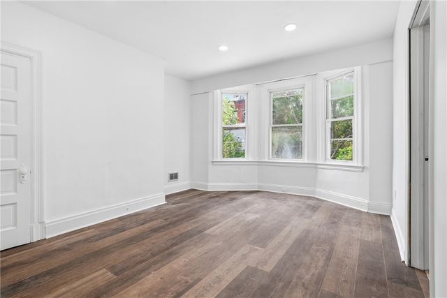 2520 Hallett St, E Pittsburgh, PA 15219