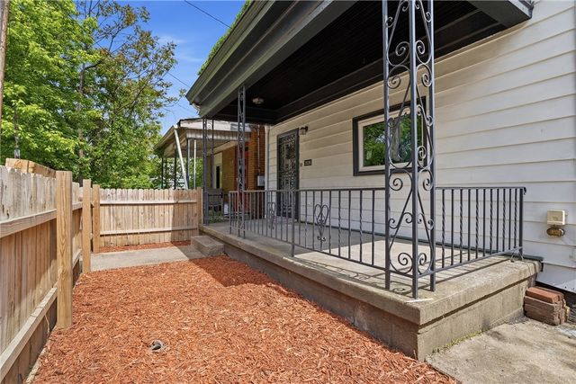 2520 Hallett St, E Pittsburgh, PA 15219