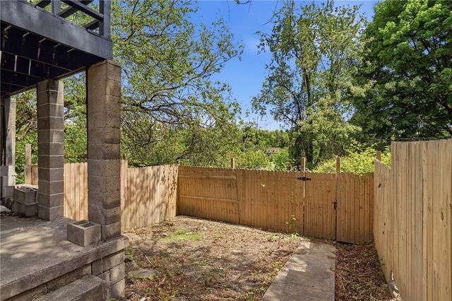2520 Hallett St, E Pittsburgh, PA 15219