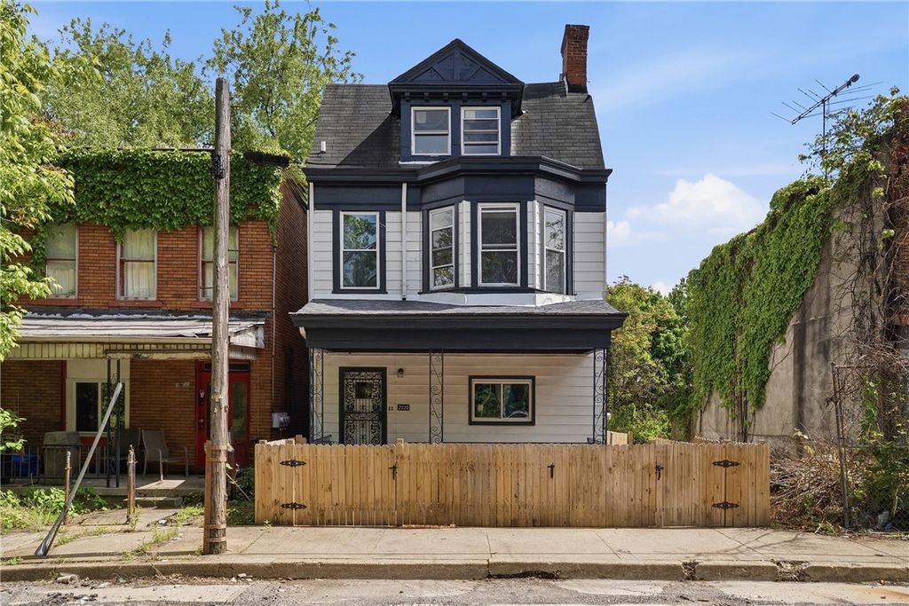 2520 Hallett St, E Pittsburgh, PA 15219
