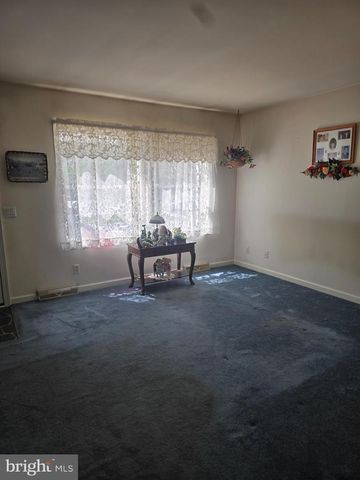 8815 KINGS ROAD, Waynesboro, PA 17268
