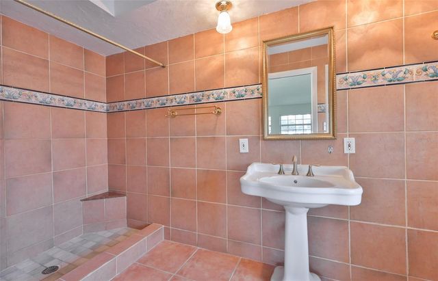 8410 LAVA PLACE, Tampa, FL 33615