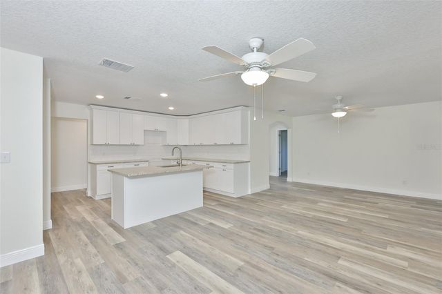8410 LAVA PLACE, Tampa, FL 33615