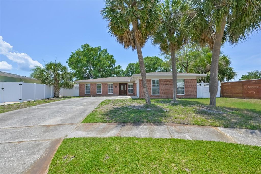 Image 2 of property listing at 8410 LAVA PLACE, Tampa, FL 33615