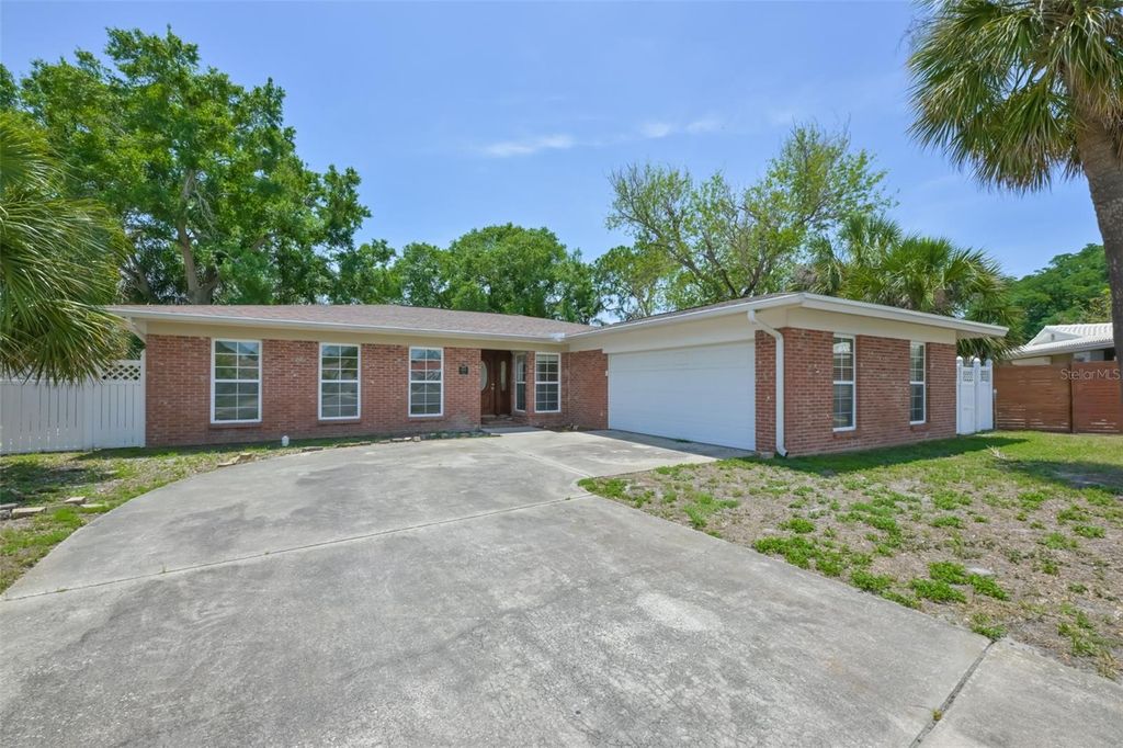 Image 5 of property listing at 8410 LAVA PLACE, Tampa, FL 33615