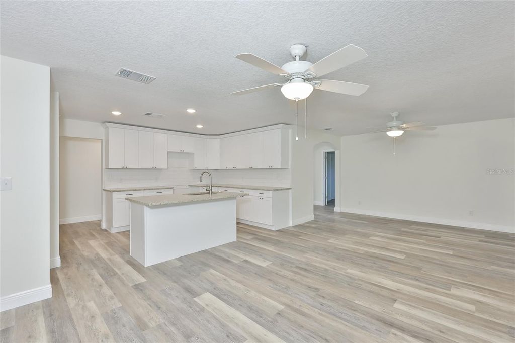 Image 10 of property listing at 8410 LAVA PLACE, Tampa, FL 33615