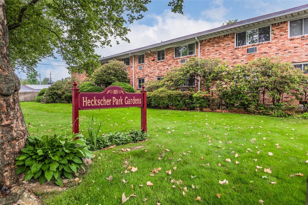 105 Prime Avenue D4, Huntington, NY 11743
