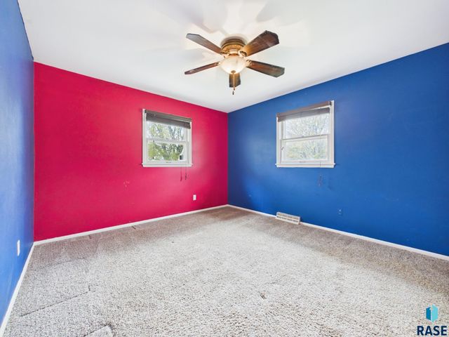 4600 W 38th St Street, Sioux Falls, SD 57106