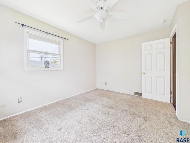 4600 W 38th St Street, Sioux Falls, SD 57106