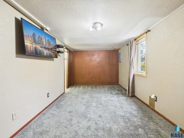 4600 W 38th St Street, Sioux Falls, SD 57106