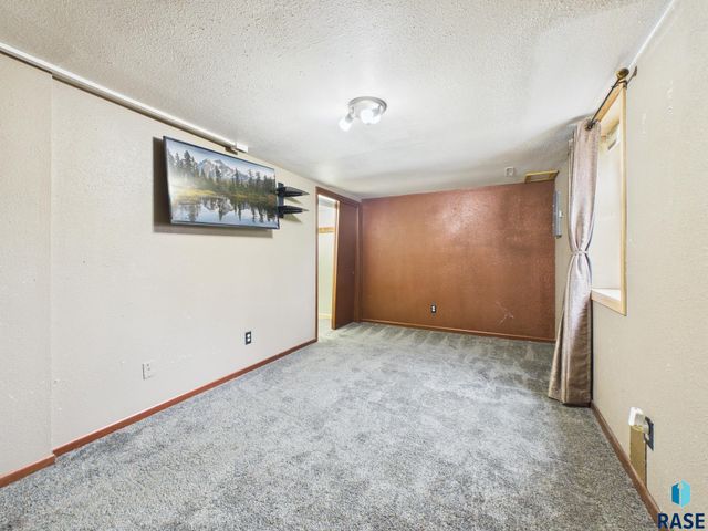 4600 W 38th St Street, Sioux Falls, SD 57106