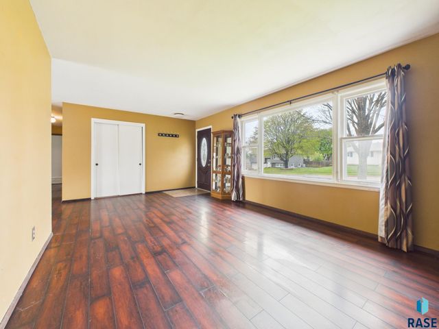 4600 W 38th St Street, Sioux Falls, SD 57106