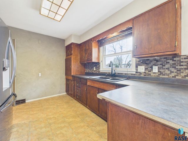 4600 W 38th St Street, Sioux Falls, SD 57106