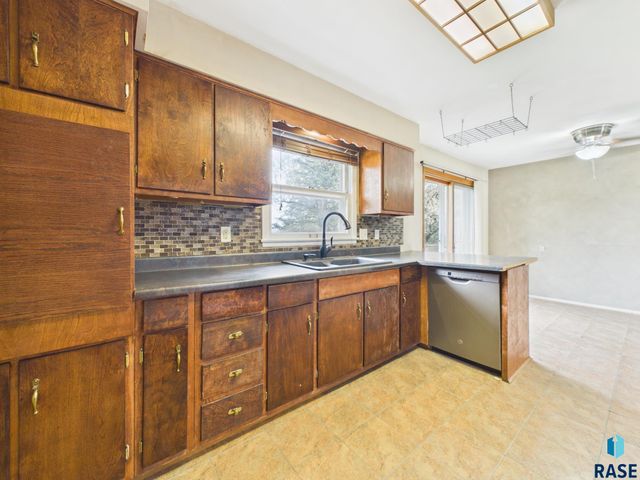 4600 W 38th St Street, Sioux Falls, SD 57106