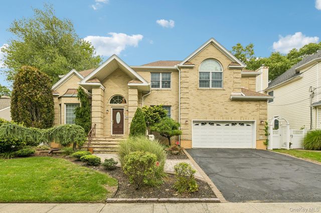 2175 Helene Avenue, Merrick, NY 11566