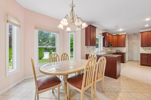 2175 Helene Avenue, Merrick, NY 11566