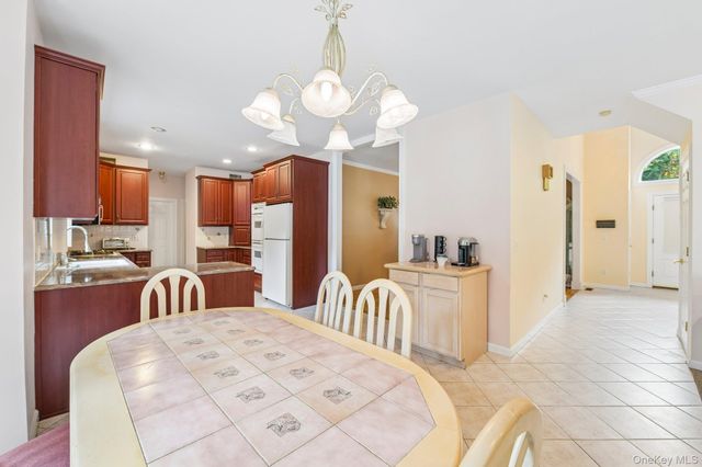 2175 Helene Avenue, Merrick, NY 11566