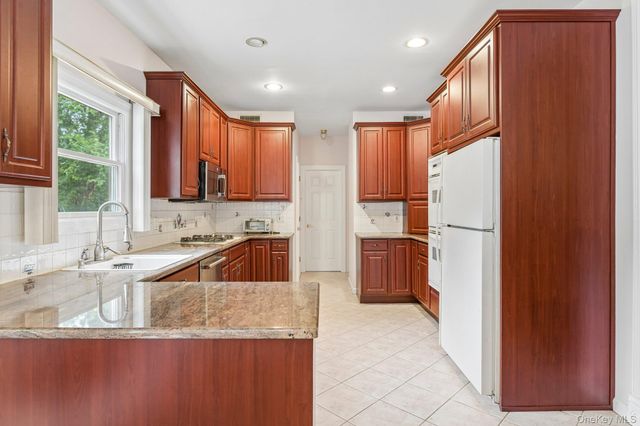 2175 Helene Avenue, Merrick, NY 11566