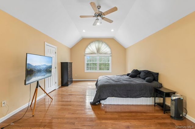 2175 Helene Avenue, Merrick, NY 11566