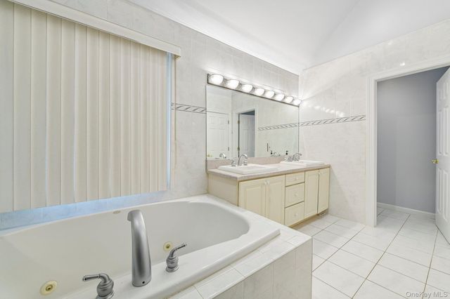 2175 Helene Avenue, Merrick, NY 11566