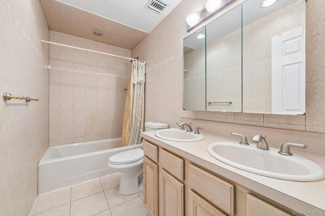 2175 Helene Avenue, Merrick, NY 11566