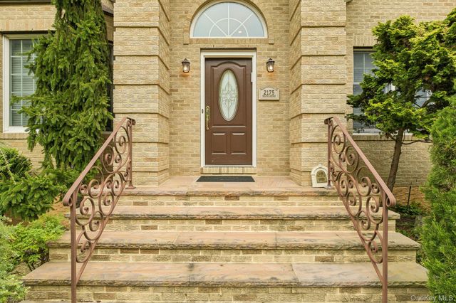 2175 Helene Avenue, Merrick, NY 11566