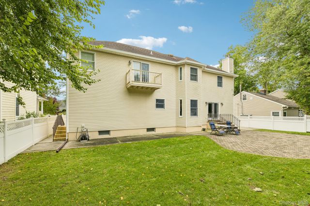 2175 Helene Avenue, Merrick, NY 11566