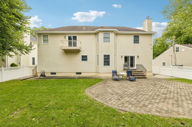 2175 Helene Avenue, Merrick, NY 11566